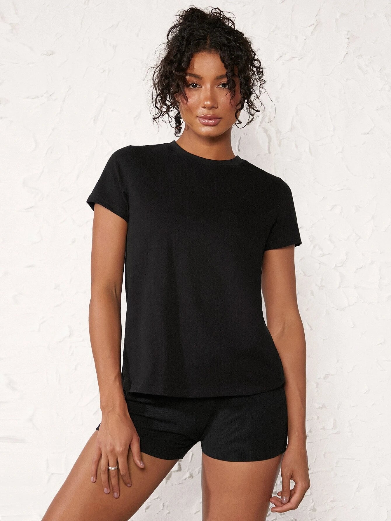 BASIC T-SHIRT